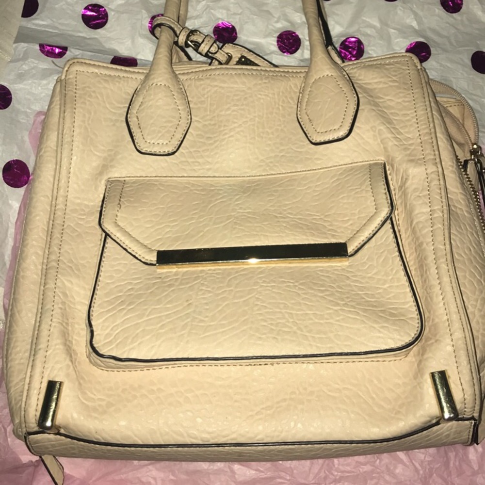 โ๏ธFREE HANDBAG โ๏ธ - Picture 3 of 6